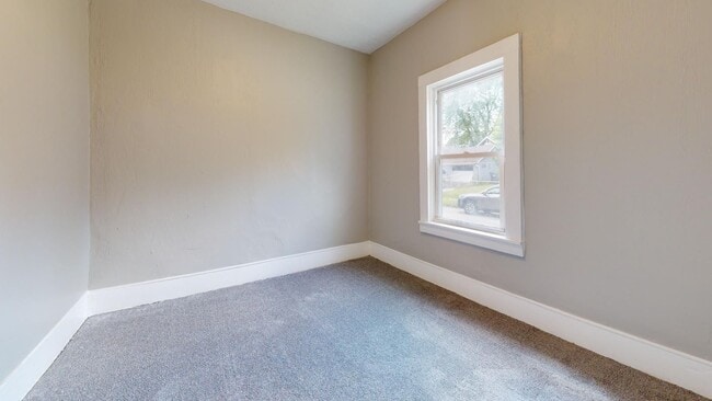 Building Photo - 4023 Valley Rd
