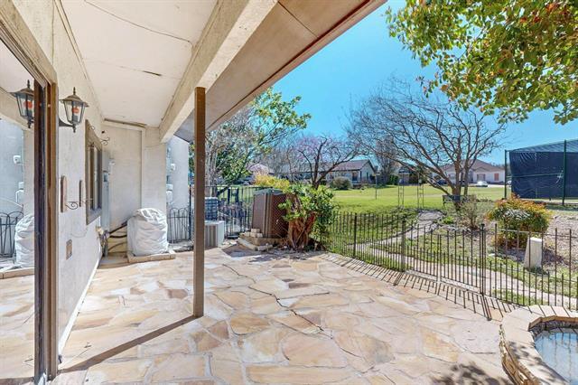 Building Photo - 3103 Lakeside Dr