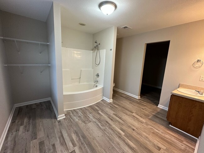 Building Photo - 16812 Wellhouse Dr