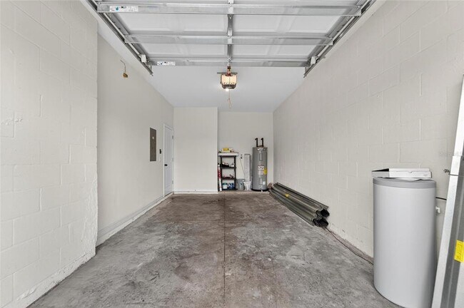 Building Photo - 5068 Captain Davis Dr