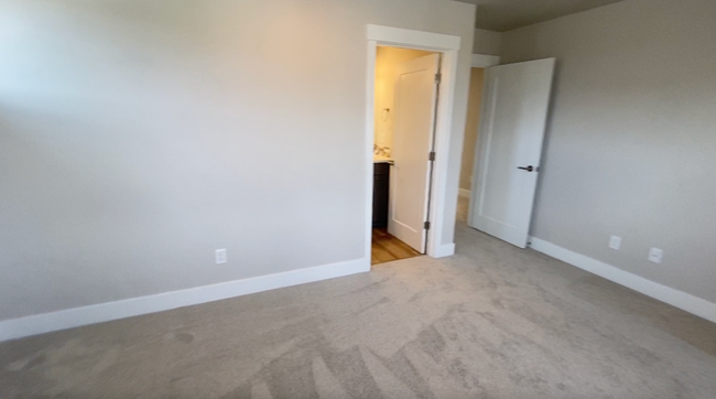 Building Photo - Petrosa Townhouse 3 BR - 2 ½ BA w/ loft