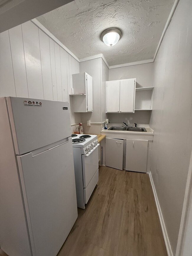 Building Photo - 658 Cooper St