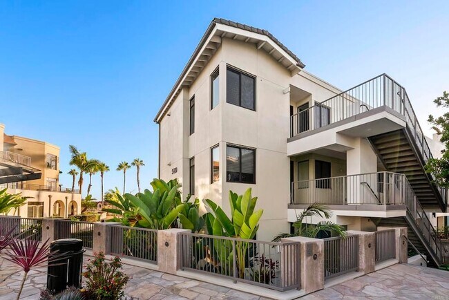 Building Photo - 5460 La Jolla Blvd