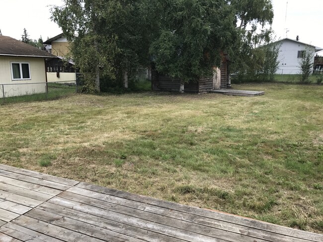 Building Photo - Log Home for Rent in North Pole!