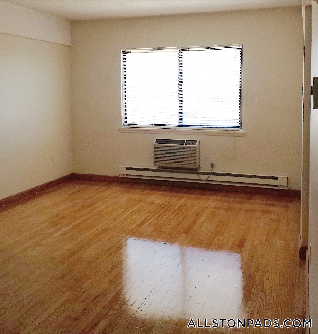 Building Photo - 1110 Commonwealth Ave