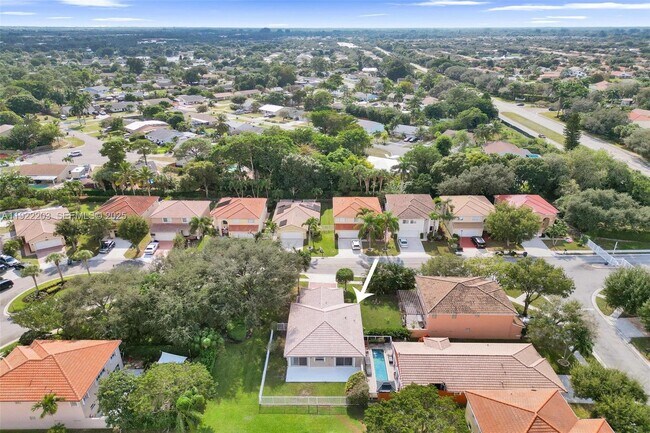 Building Photo - 6305 Willoughby Cir