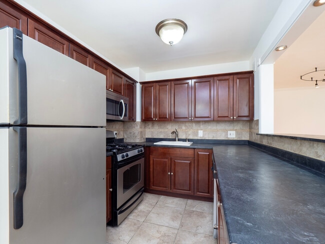 Building Photo - 11 Bedford Ave