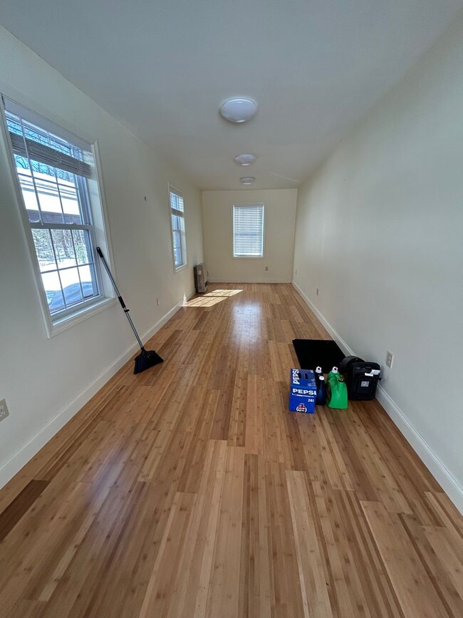 Building Photo - Sweet location, 3 bedroom 2 bath in Eliot Maine! 2 car garage!