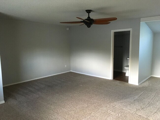 Building Photo - South Redding 2-Story Home, located in cul-de-sac