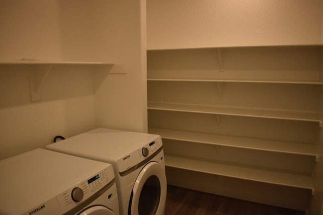 Building Photo - 4472 N San Miguel Ave