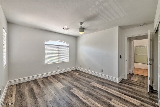 Building Photo - 398 Blue Tee Ct