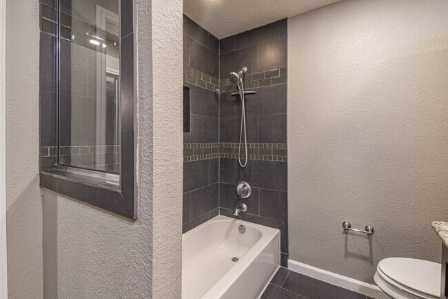 Building Photo - 8806 Lakeside Forest Dr