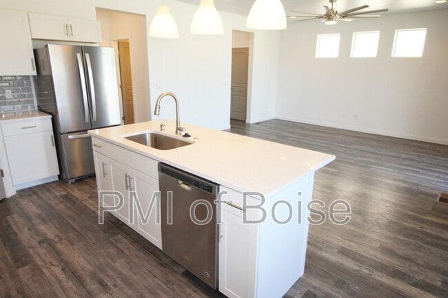 Building Photo - 1570 S Pilar Wy