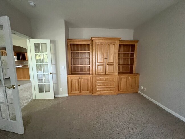 Building Photo - River Road Craftsman Style Home