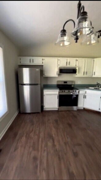Building Photo - 390 Mulberry Pike