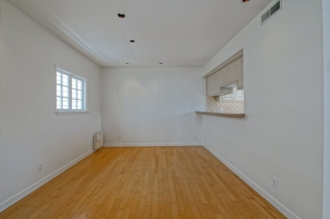 Building Photo - 333 11th St