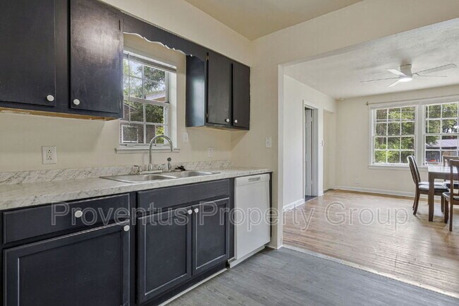 Building Photo - 305 Chaseville St