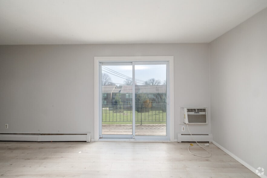 2BR, 1BA - 800SF - Living Room - 828 Holly Gardens