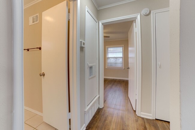 Building Photo - 2 Bed | 1 Bath