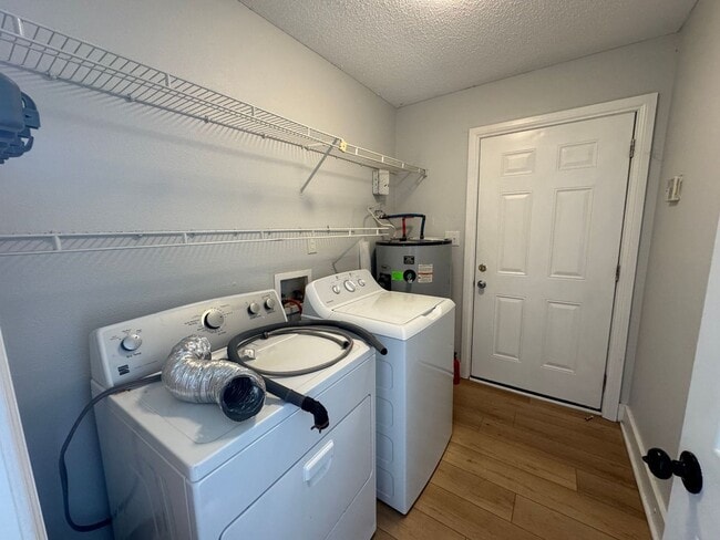 Building Photo - Gulf Breeze - Pineglade - 4 bedroom, 3 bat...