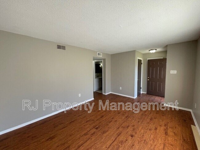 Building Photo - 5580 Apple Blossom Dr