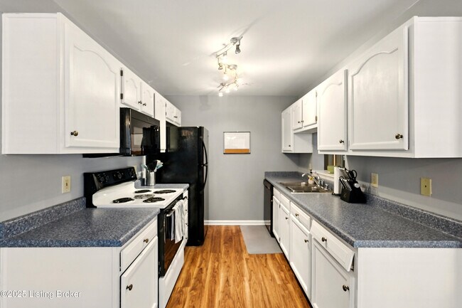 Building Photo - 225 Crescent Hill Pl