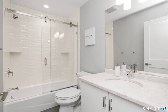 Building Photo - 26 Long Lots Ln