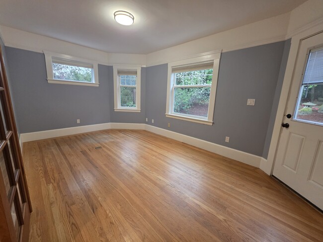 Building Photo - 175 Vasquez Ave