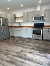 Building Photo - Oak Grove