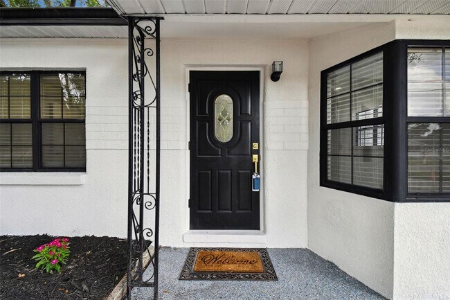 Building Photo - 4910 N Darby Ave