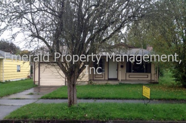 Primary Photo - 3 bedroom house w/wood floors