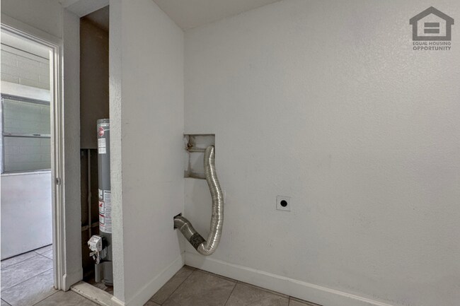 Building Photo - 4Bed/2Bath House at Chandler Blvd/McQueen Rd! Ready for Immediate Move-In! – NO HOA!