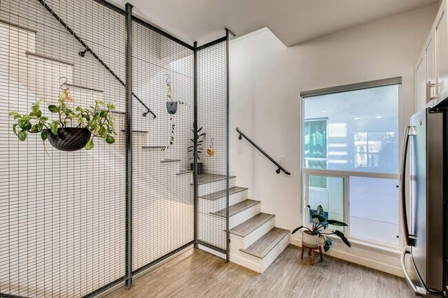 Building Photo - Beautiful Modern Home for Rent in San Diego – Prime Location!