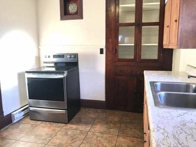 Building Photo - 103 Locust St