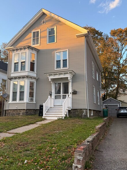 Building Photo - 85 Bank St