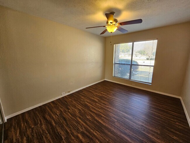 Building Photo - AVAILABLE NOW!