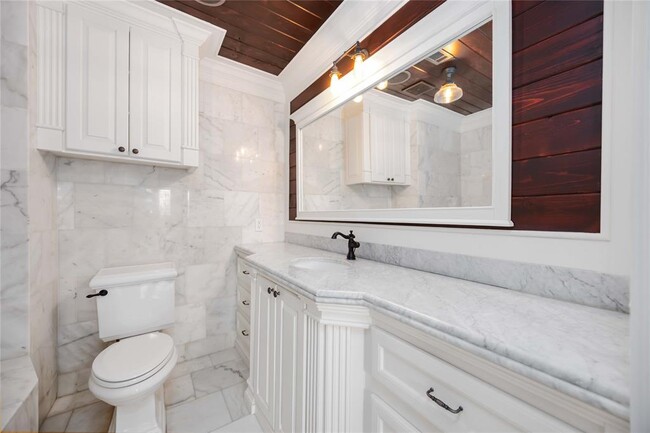 Building Photo - 4031 Fernwood Dr