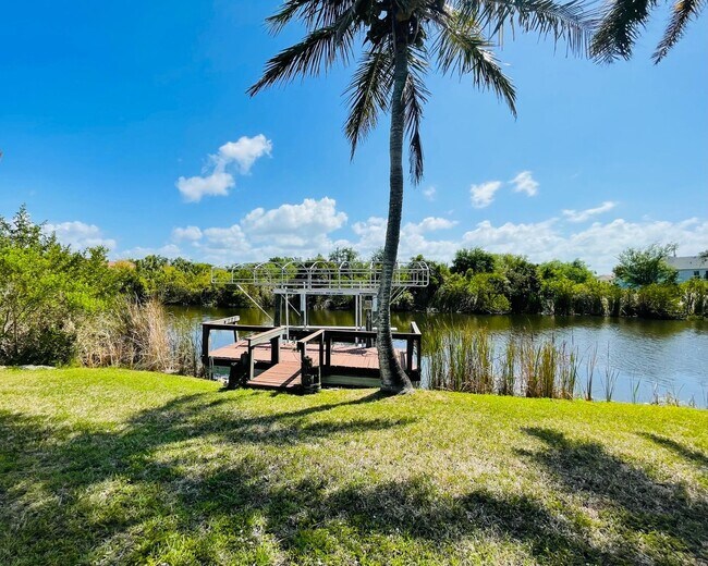 Building Photo - SOUTH GULF COVE-WATERFRONT POOL HOME!