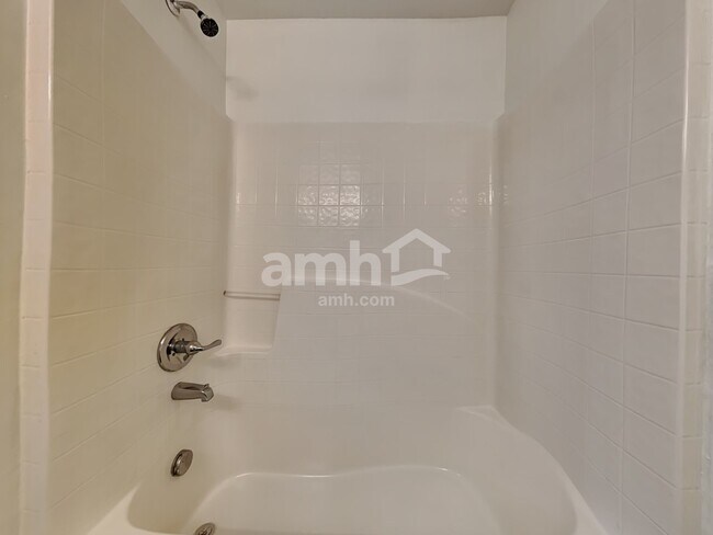 Building Photo - 6686 Gentle Oaks Dr E