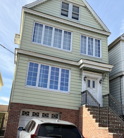 Primary Photo - 120 W 45th St