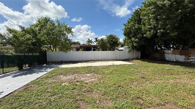 Building Photo - 2740 NW 9th St