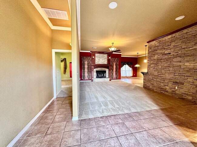 Building Photo - Charming 3-Bedroom Home with View in Moore...