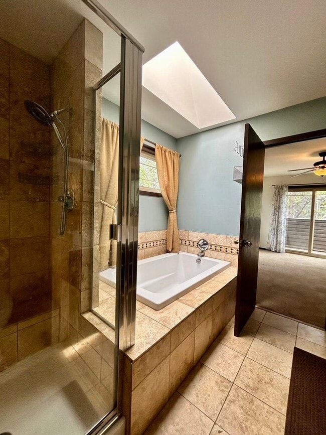 Building Photo - Beautiful 5 Bedroom Home with Large Private Yard