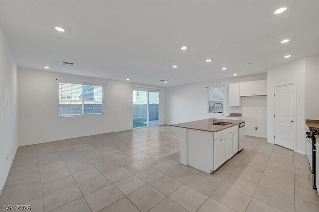 Building Photo - 8454 Vacarez Dr