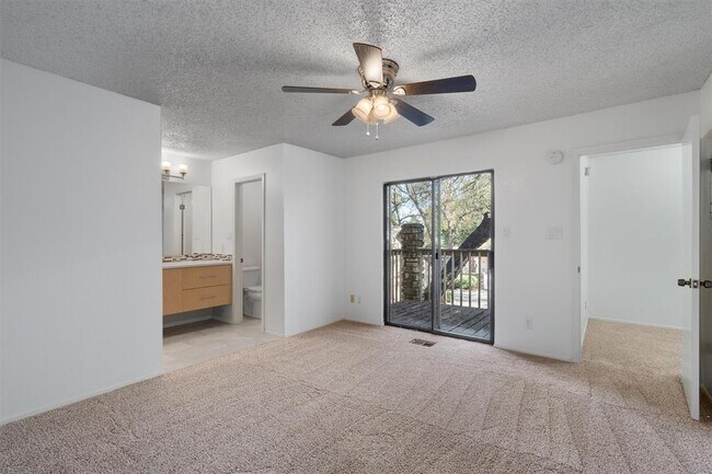 Building Photo - 3610 Fleetwood Dr