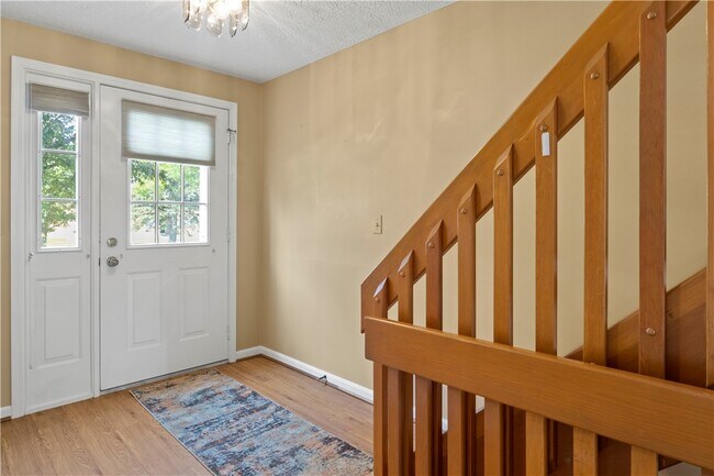 Building Photo - 245 Deerhurst Ln