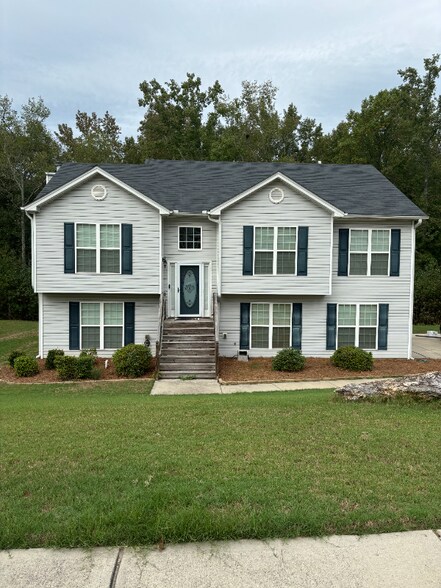 Primary Photo - 587 Embassy Walk