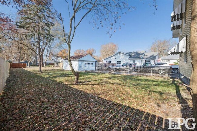 Building Photo - 5455 Douglas Rd