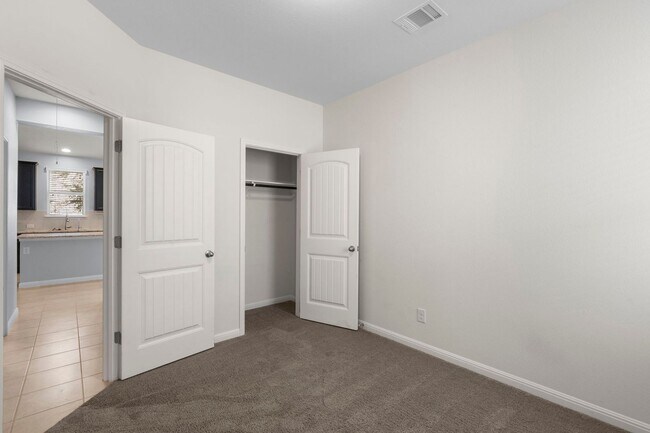 Building Photo - Dripping Springs Charmer