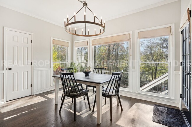 Building Photo - Living Large in Alpharetta